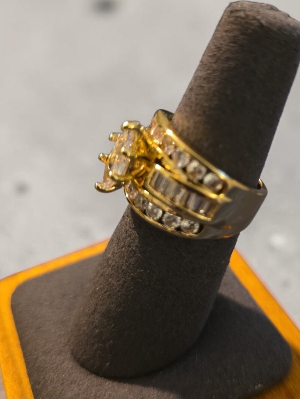 Sassified Boutique Nwt Gold Marquise-Center Pave Diamond Band - Women's Jewelry - Picture 4 of 4